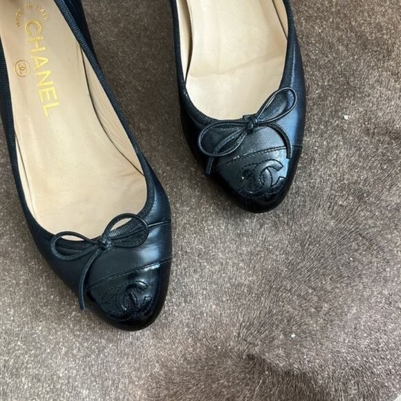 CHANEL Patent Leather CC Logo Cap Toe Block Heel Pumps Black - Picture 1 of 11